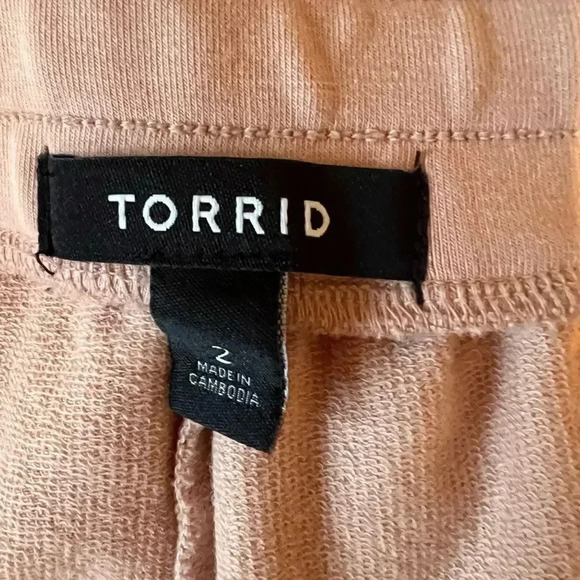 Torrid dusty pink pull on high waist shorts Size 2 - Picture 3 of 5
